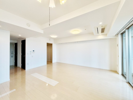 rO Ƒ̓₩Șbŕ܂閾邢rO