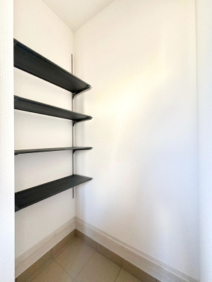 ���[ �V���[�Y�C���N���[�N�t���I�J���x�r�[�J�[���u���܂��B 