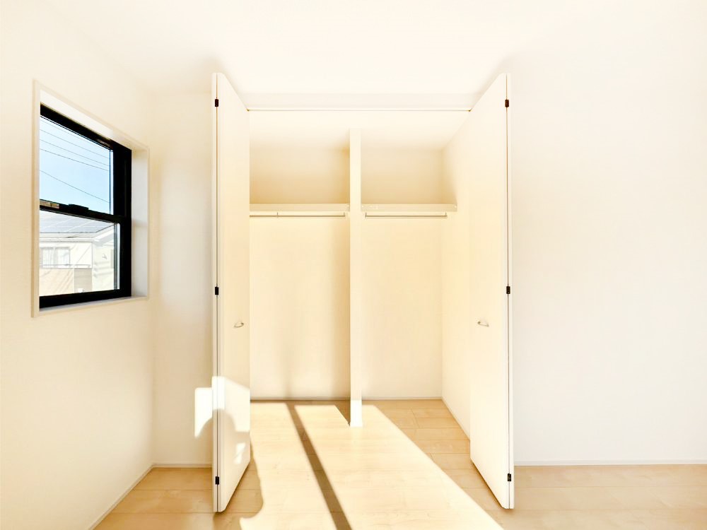 ���[ �m���̃N���[�[�b�g�B���s��������̂Ō���̈ߗނ�����������܂�܂��B