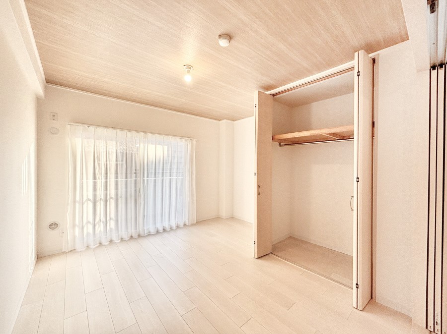 ���̑����� �o���R�j�[���J�������v���X���Ă����m��