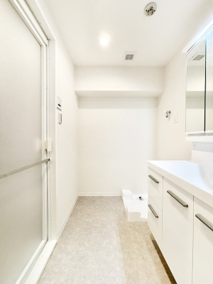 ���̑� ��Ƃ�̐��ʃX�y�[�X�Œ��̐g�x�x���X���[�Y��