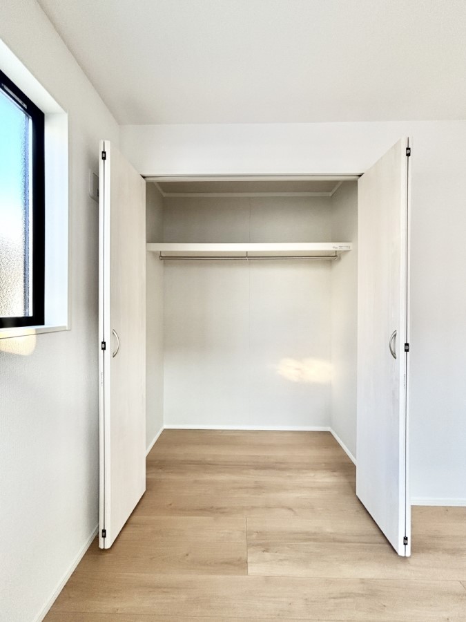 ���[ �m���̃N���[�[�b�g�B���s��������̂Ō���̈ߗނ�����������܂�܂��B