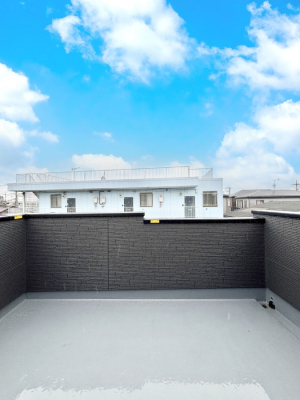 oRj[ [toRj[B߂ǂA傫Ȑ󕨂LĊ܂B