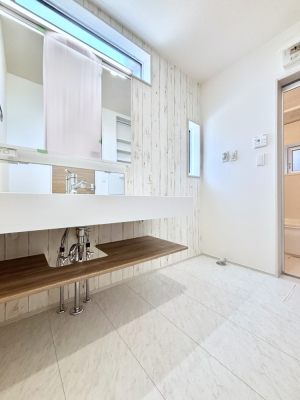 ʑEʏ Ă̂ŎC̑ꏊłCłKłB̐gxxCǂs܂ˁB