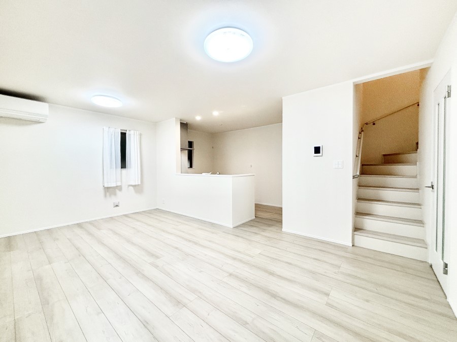 rO ͋Ĉkcj͉Ƒ݂Ȃ̉KԁƋCGł  