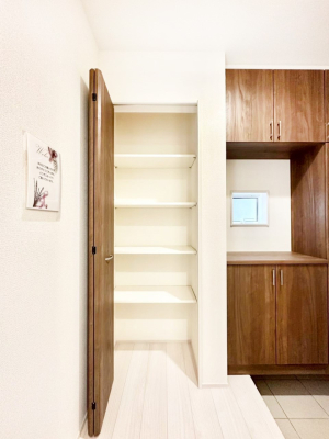 ���[ ���փz�[�����[�B�|������E�G�ߗp�i�E����i�Ȃǂ̃X�g�b�N�u����ɕ֗��ł��B