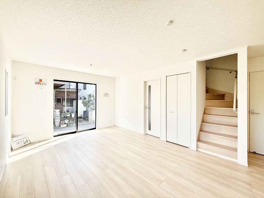 ���r���O �ǂ��ɂ��Ă��Ƒ��̂Ȃ������������R�~���j�P�[�V�������r���O�B