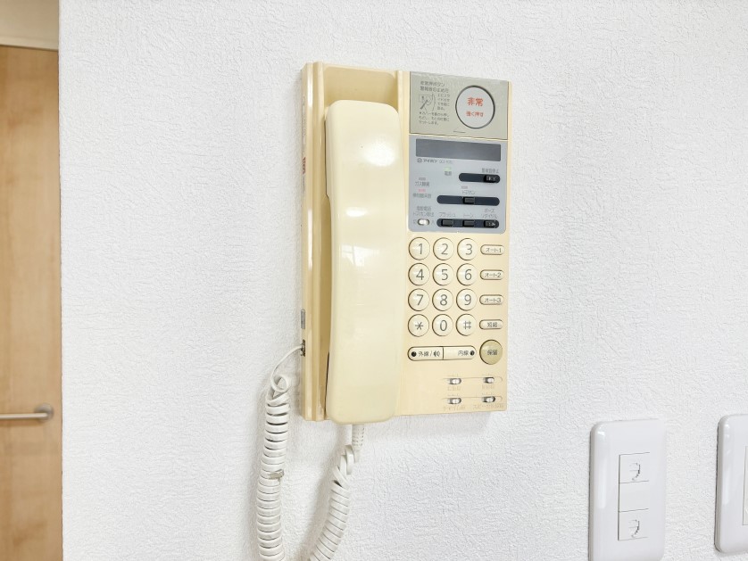 ̑ ɂȂ痈K҂ƃR~jP[V郂j^[tC^[z