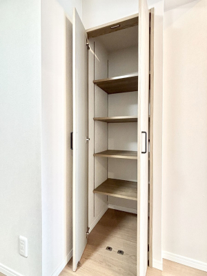 ���̑����� ���r���O���[�B�����Ɏ��[������ƕ����W�܂�LDK���X�b�L���Еt�������ł��ˁB  