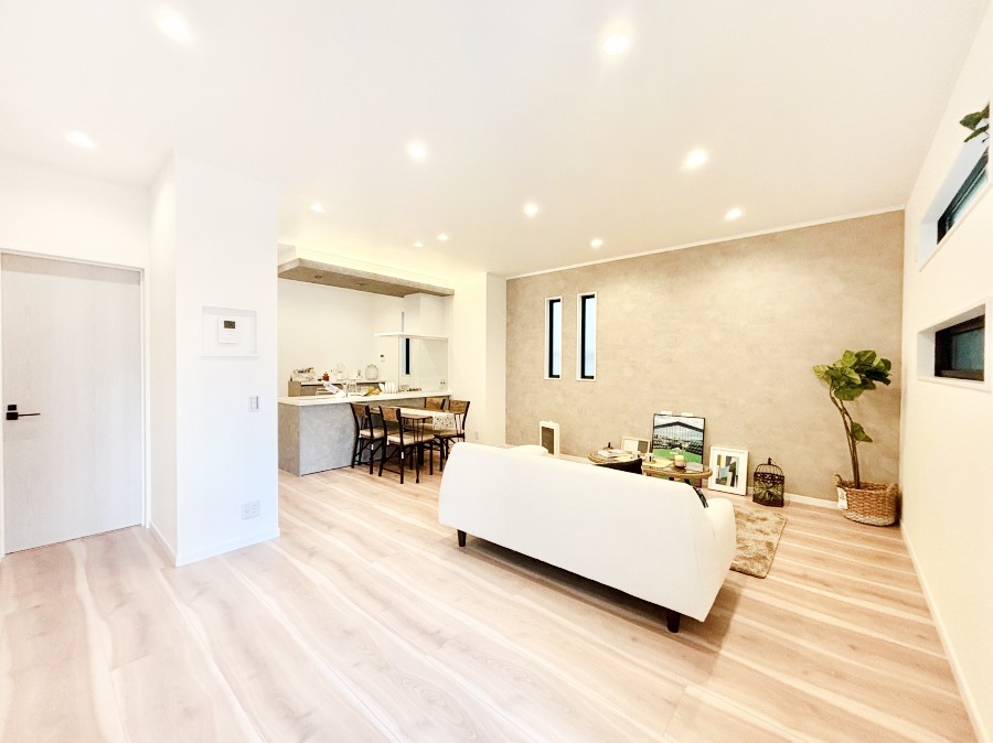 ���r���O ���Ƒ������R�ƏW�܂�A���₩�ȏ΂����ŕ�܂��e���̋�ԂɂȂ肻���ł��ˁI