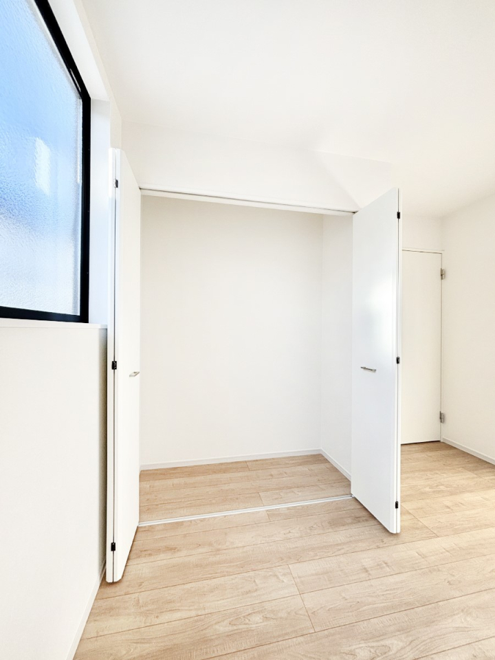 ���[ ��������ߗނ�ו��Ȃǂ̎��[�ɕ֗��ȃN���[�[�b�g�t���ł��B