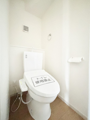 �g�C�� �g�C���͈��S�̂Q�ӏ��I���̃o�^�o�^������S�ł��B