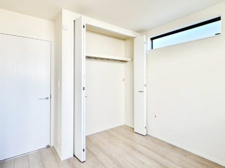 ���[ �m���̃N���[�[�b�g�B���s��������̂Ō���̈ߗނ�����������܂�܂��B