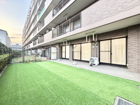 ���̑� �J�������郋�e���X�ƃK�[�f�j���O���y���߂�L������I