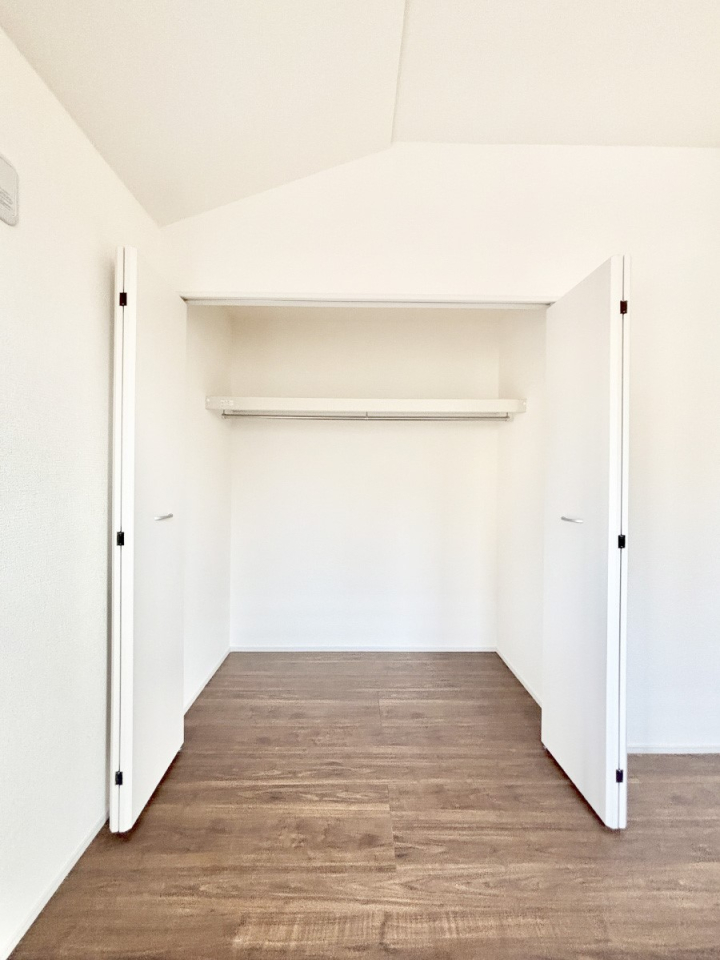 ���[ �m���̃N���[�[�b�g�B���s��������̂Ō���̈ߗނ�����������܂�܂��B