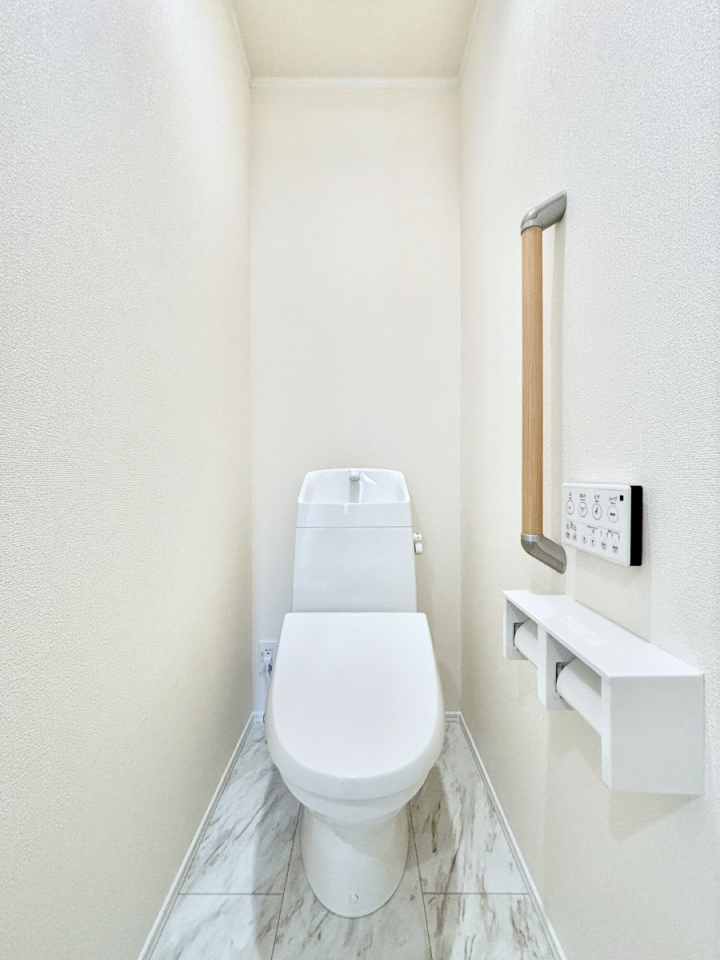 �g�C�� �g�C����1�K��2�K���ꂼ��ɔz�u����Ă��ĂƂĂ��֗��ł��B 