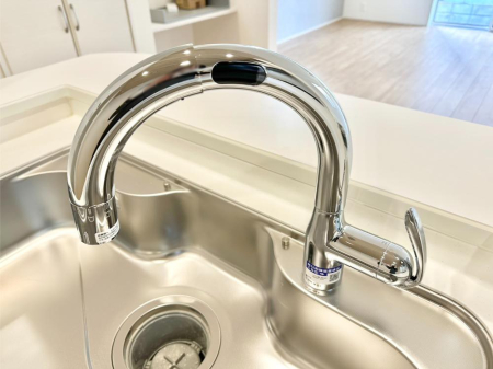 ���̑����� �Z���T�[�Ɏ�������������œf���^�~�����ł���^�b�`���X�����B�򐅊�t���B