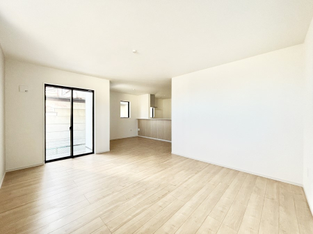 ���r���O ���Ƒ��̓��₩�Șb�����ŕ�܂�閾�邢���r���O