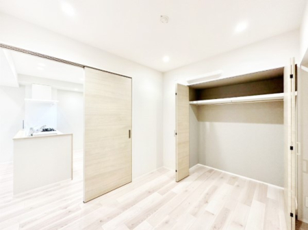 �q������ ���r���O�ɗאڂ����m���B�����˂��J������ƃ��r���O�ƌq����e���̋�Ԃɕϐg�I