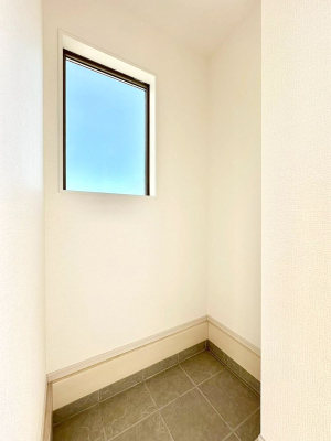 ���̑����� �V���[�Y�C���N���[�N�t���I�J���x�r�[�J�[���u���܂��B   