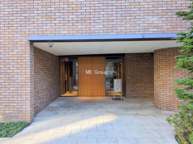 �G���g�����X �O�� �Y��ȃG���g�����X�́A���Z�҂�D�����}������Ă���܂�  