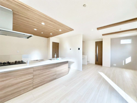 ���r���O �Z�ޕ��̌��������o�����A�C���e���A���l����̂��y���݂ȃ��r���O�ł��I   