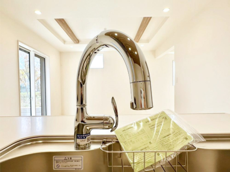 ���̑����� �Z���T�[�Ɏ�������������œf���^�~�����ł���^�b�`���X�����B�򐅊�t���B