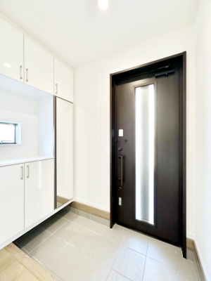 ���� �K���X�X���b�g�̓��������փh�A�������Ɍ���͂��Ă���܂�