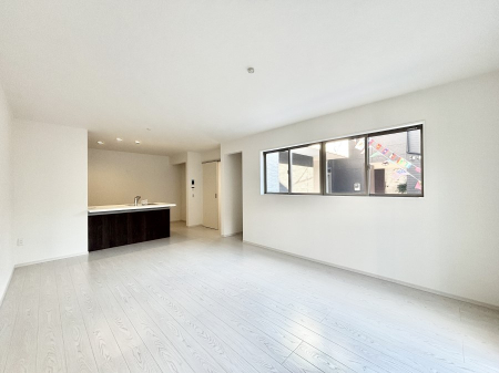 ���r���O ���Ƒ��̓��₩�Șb�����ŕ�܂�閾�邢���r���O