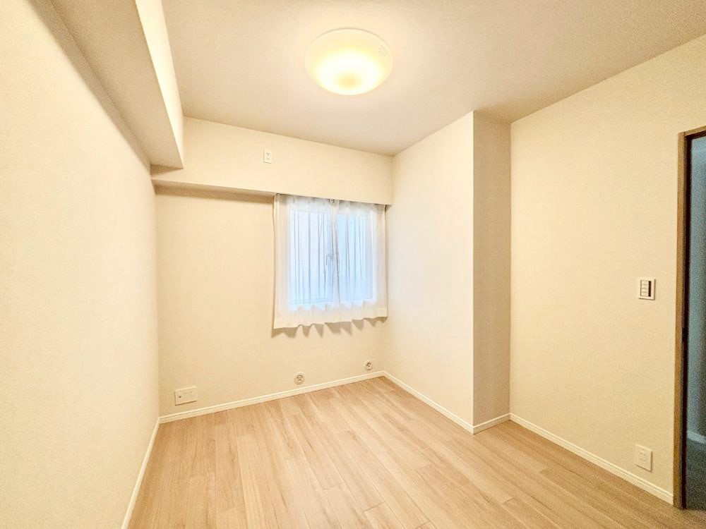 ���̑����� �i�`�������ȃt���[�����O�͂ǂ�ȃC���e���A�ɂ��}�b�`�B  �@