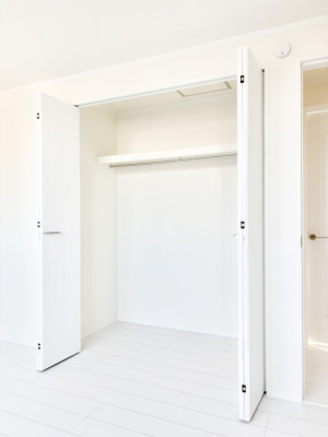 ���[ ��������ߗނ�ו��Ȃǂ̎��[�ɕ֗��ȃN���[�[�b�g�t���ł��B