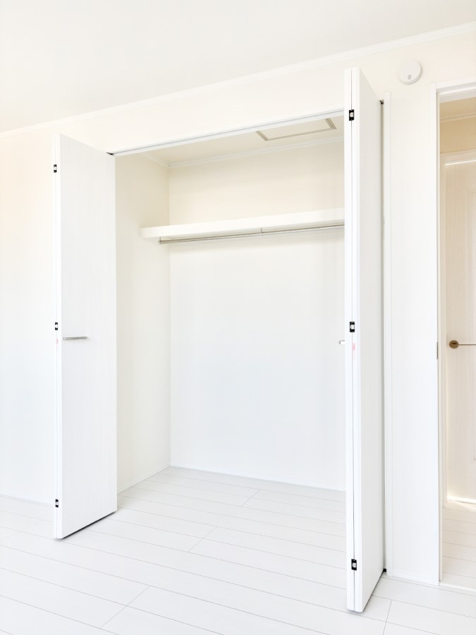 ���[ ��������ߗނ�ו��Ȃǂ̎��[�ɕ֗��ȃN���[�[�b�g�t���ł��B