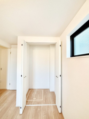 ���[ �m���̃N���[�[�b�g�B���s��������̂Ō���̈ߗނ�����������܂�܂��B