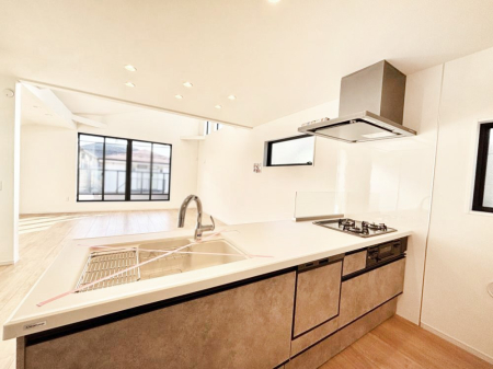 �L�b�`�� �q��Ē��̃p�p�}�}�����S�I���r���O�S�̂����n����J�E���^�[�L�b�`���I