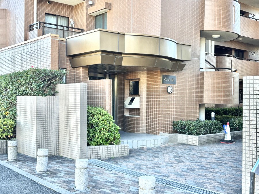 �G���g�����X �Z���҂◈�K�҂��C�����悭���o�}���I�������������͋C�̃G���g�����X�B