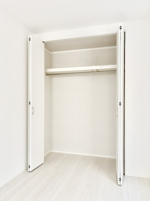 ���[ �m���̃N���[�[�b�g�B���s��������̂Ō���̈ߗނ�����������܂�܂��B