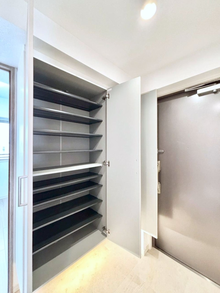 ���̑����� �����Ղ���[�ł���V���[�Y�{�b�N�X�ŉƑ��S���̌C���A���ւ�������B  