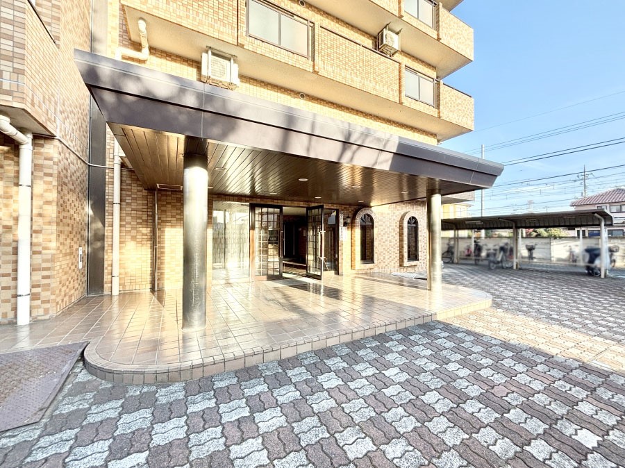 �G���g�����X �O�� �Y��ȃG���g�����X�́A���Z�҂�D�����}������Ă���܂�  