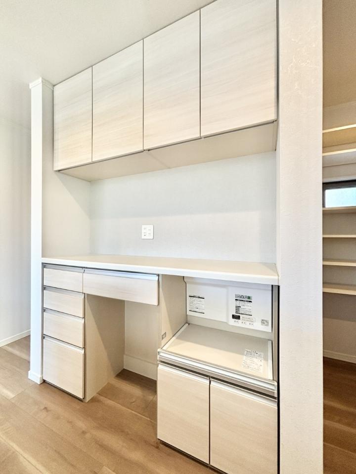 ���̑����� �L�b�`�����ɃJ�b�v�{�[�h�I���[���[�����Ă���̂ŗ]�v�ȉƋ�𔃂킸�ɍς݂܂��B