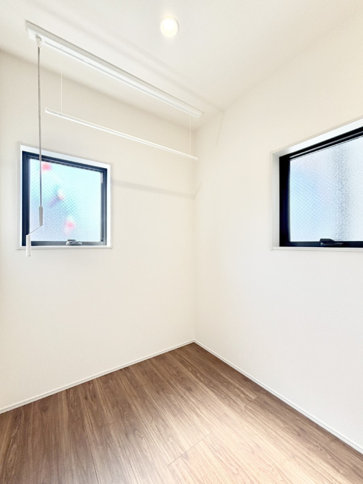 ���̑� �QF�o���R�j�[���̍L�X�Ƃ�Ƃ�̂��郉���h���[�X�y�[�X�B  