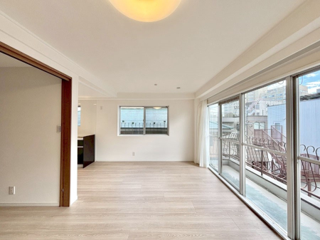 rO Ƒ̓₩Șbŕ܂閾邢rO  