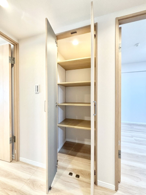 ���̑����� ���r���O���[�B�����Ɏ��[������ƕ����W�܂�LDK���X�b�L���Еt�������ł��ˁB  