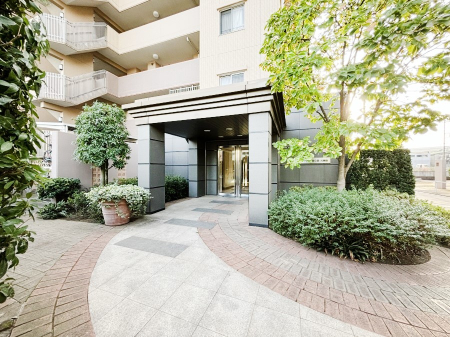 �G���g�����X �Y��ȃG���g�����X�́A���Z�҂�D�����}������Ă���܂��B