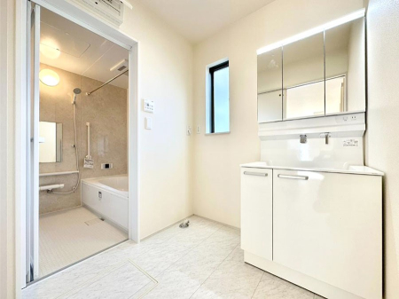 ʑEʏ 邢ʏ͖̐gxxyłႢłB