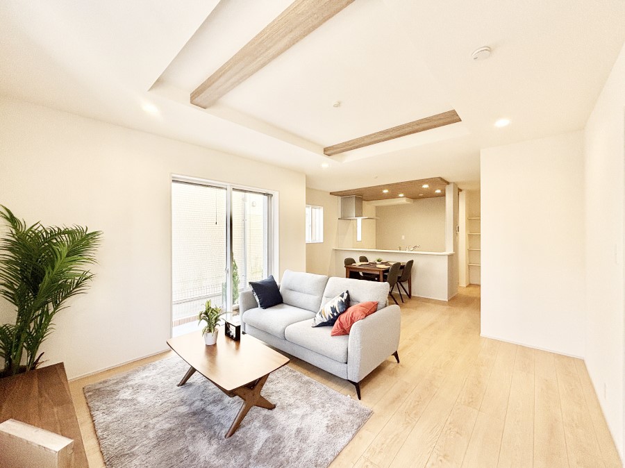 rO ͋Ĉkcj͉Ƒ݂Ȃ̉KԁƋCGł