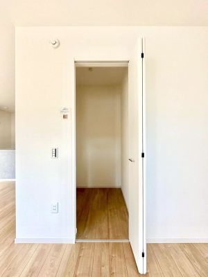 ̑ rO[BɎ[ƕW܂LDKXbLЕtłˁB  