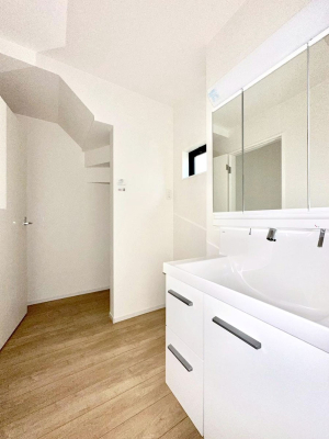 ʑEʏ 邢ʏ͖̐gxxyłႢłB