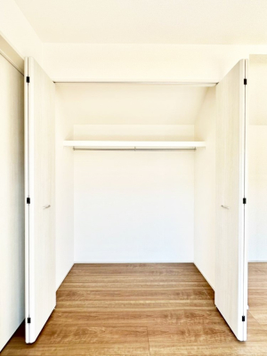 ���[ ��������ߗނ�ו��Ȃǂ̎��[�ɕ֗��I�S�����N���[�[�b�g�t���ł��B