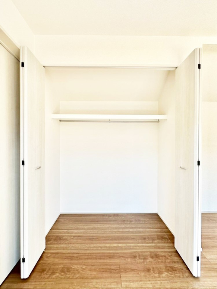 ���[ ��������ߗނ�ו��Ȃǂ̎��[�ɕ֗��I�S�����N���[�[�b�g�t���ł��B