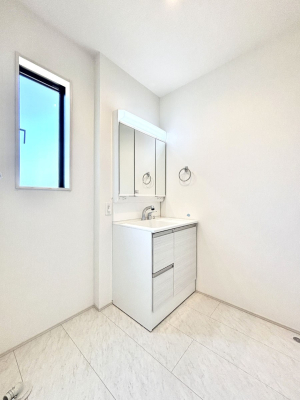 ʑEʏ 邢ʏ͖̐gxxyłႢłB